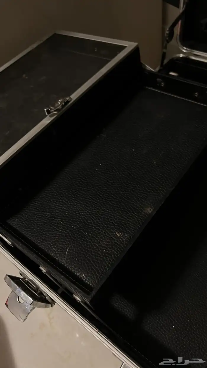 شنطه للمكيب ارتست وتنفع تسويحه متنقله 20