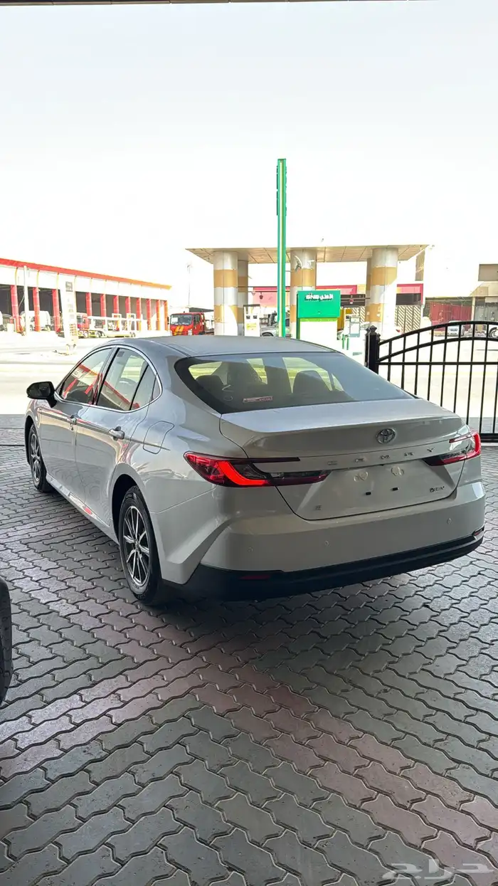 تويوتا كامري فئة E ستاندر هايبرد 2025 3