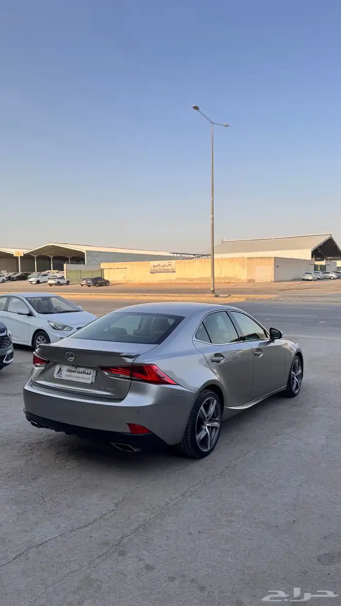 للبيع لكزس 2017 IS350 - فل كامل - بحالة الوكاله 3