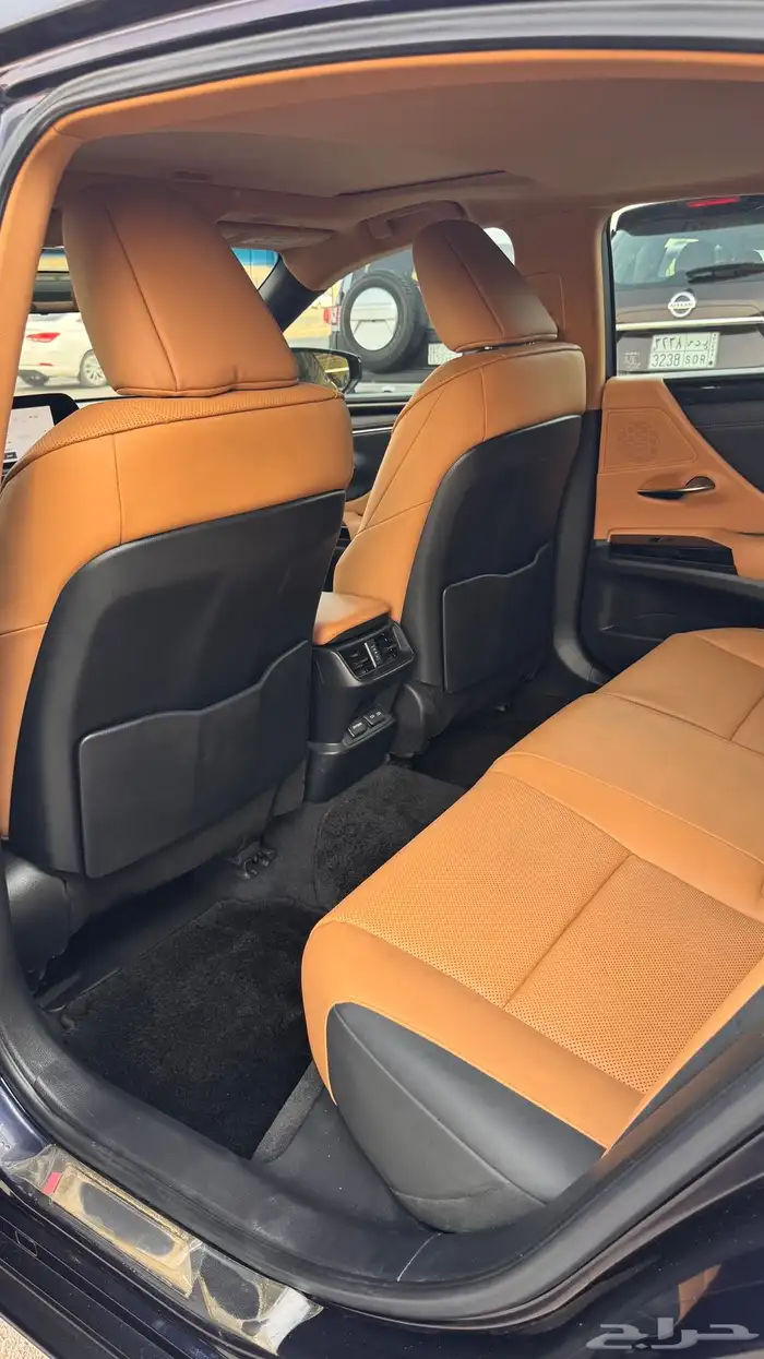 للبيع لكزس 2023 -4 سلندر -ES250 - ممشى قليل جدا 6