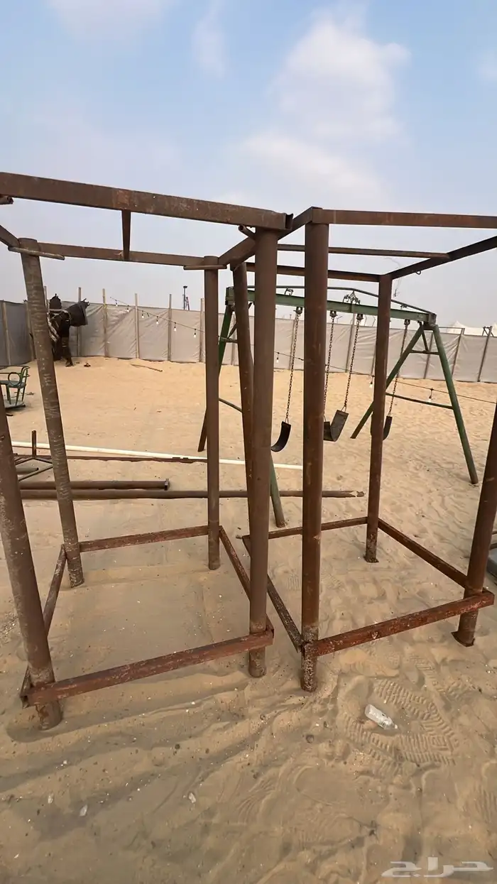 خيام و أغراض مخيم 6