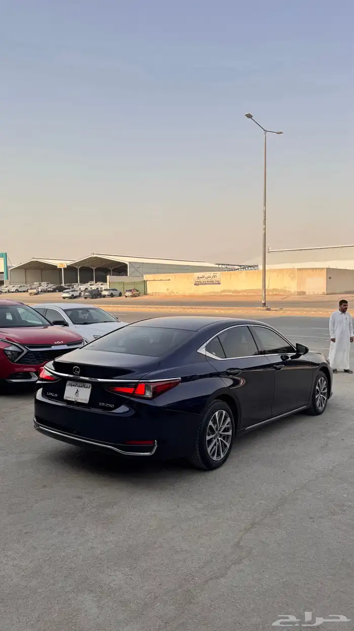 للبيع لكزس 2023 -4 سلندر -ES250 - ممشى قليل جدا 3