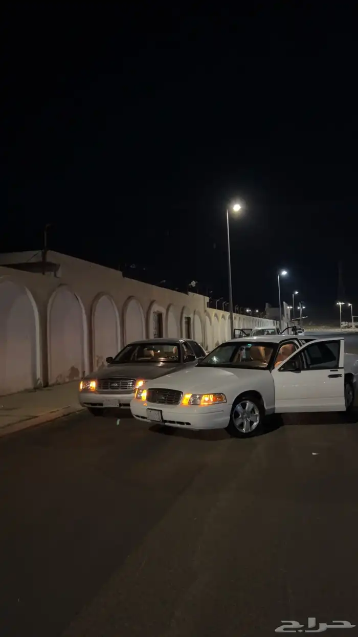 فورد كراون فكتوريا 2011 4