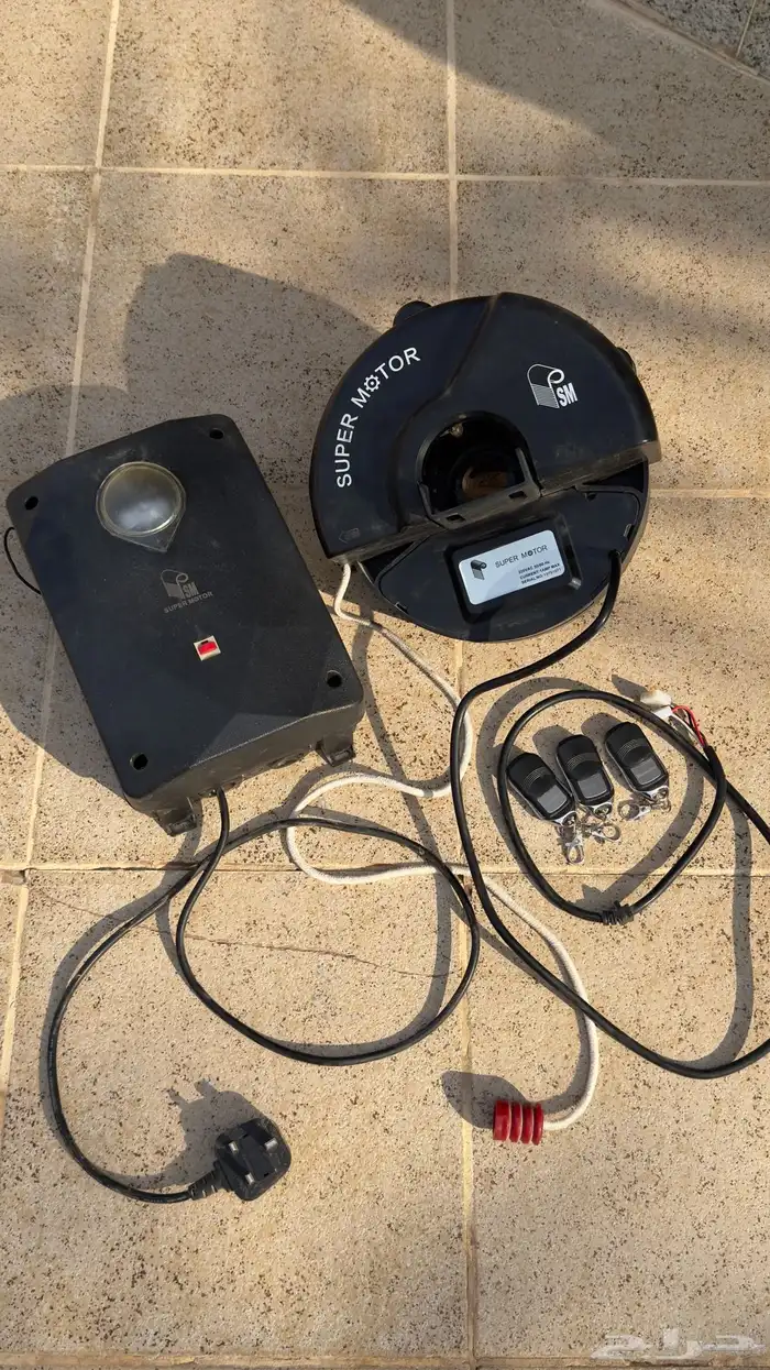محرك بوابة نوع سوبر موتور   ثلاث قطع ريموت للبيع 1
