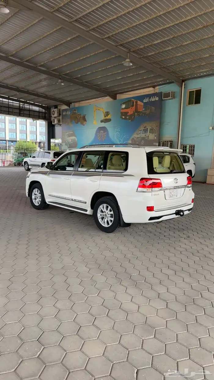 لاندكروزر 2016 بريمي فل كامل ب 172.000 3