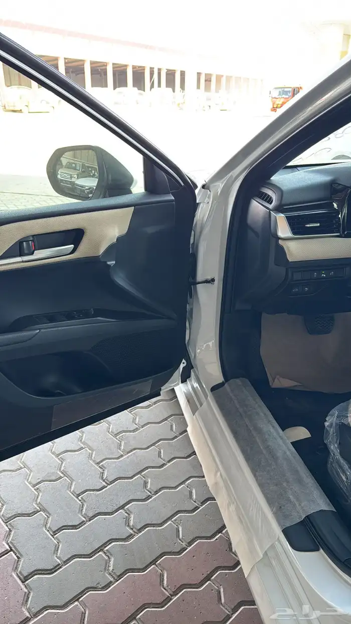 تويوتا كامري فئة E ستاندر هايبرد 2025 6