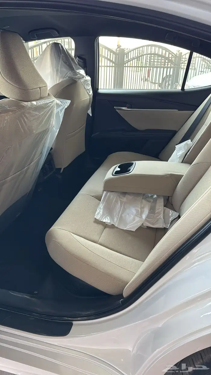 تويوتا كامري فئة E ستاندر هايبرد 2025 9