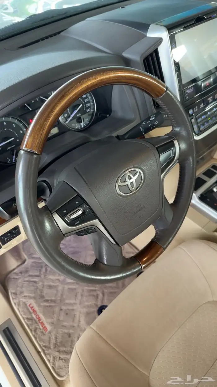 لاندكروزر 2016 بريمي فل كامل ب 172.000 6