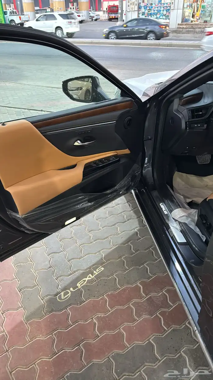 لكزس ES350 فئة CC بنزين 2025 6