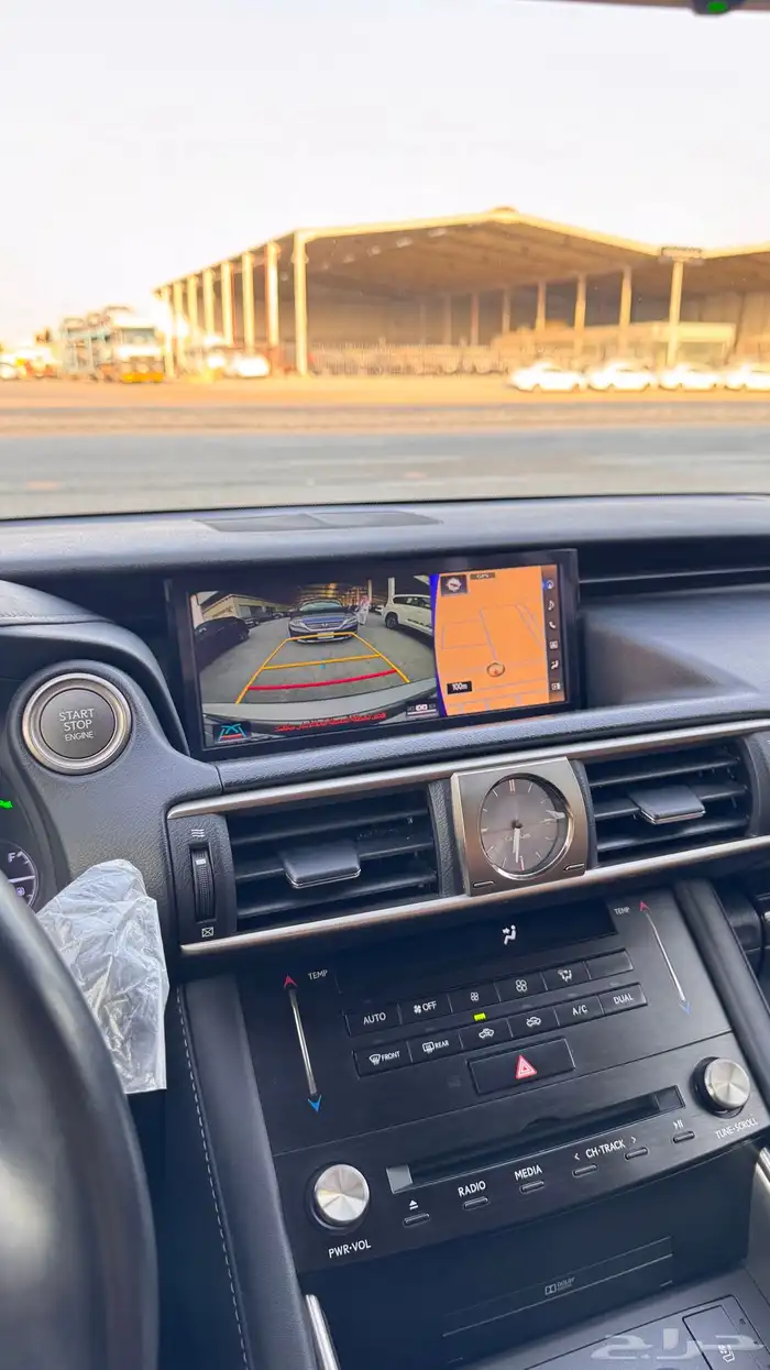 للبيع لكزس 2017 IS350 - فل كامل - بحالة الوكاله 12