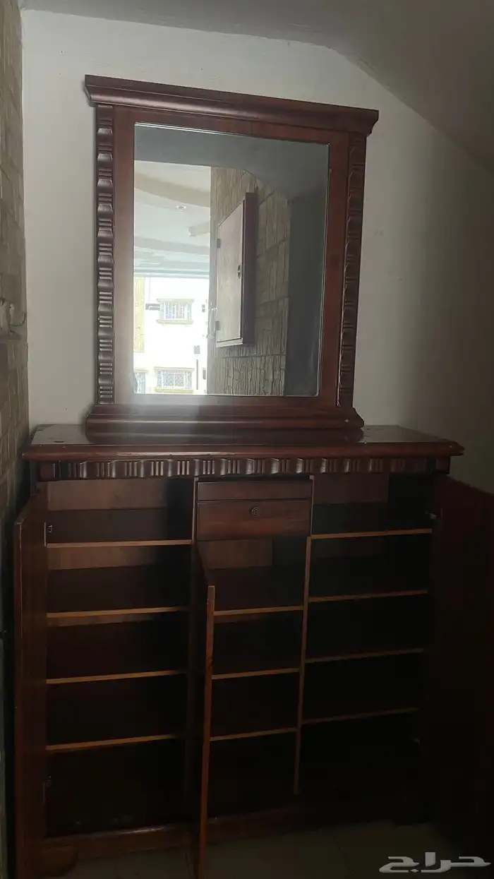 دولاب فكتوري مع مرايه بحالة جيدة السعر 250 قابل للتفاوض 7