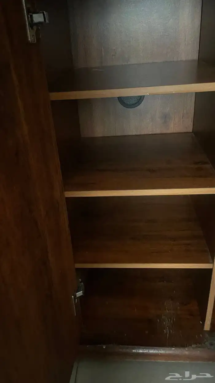 دولاب فكتوري مع مرايه بحالة جيدة السعر 250 قابل للتفاوض 4
