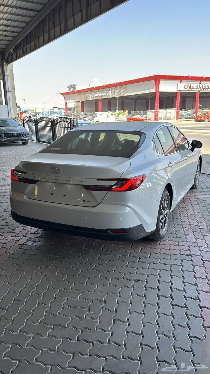 تويوتا كامري فئة E ستاندر هايبرد 2025 2