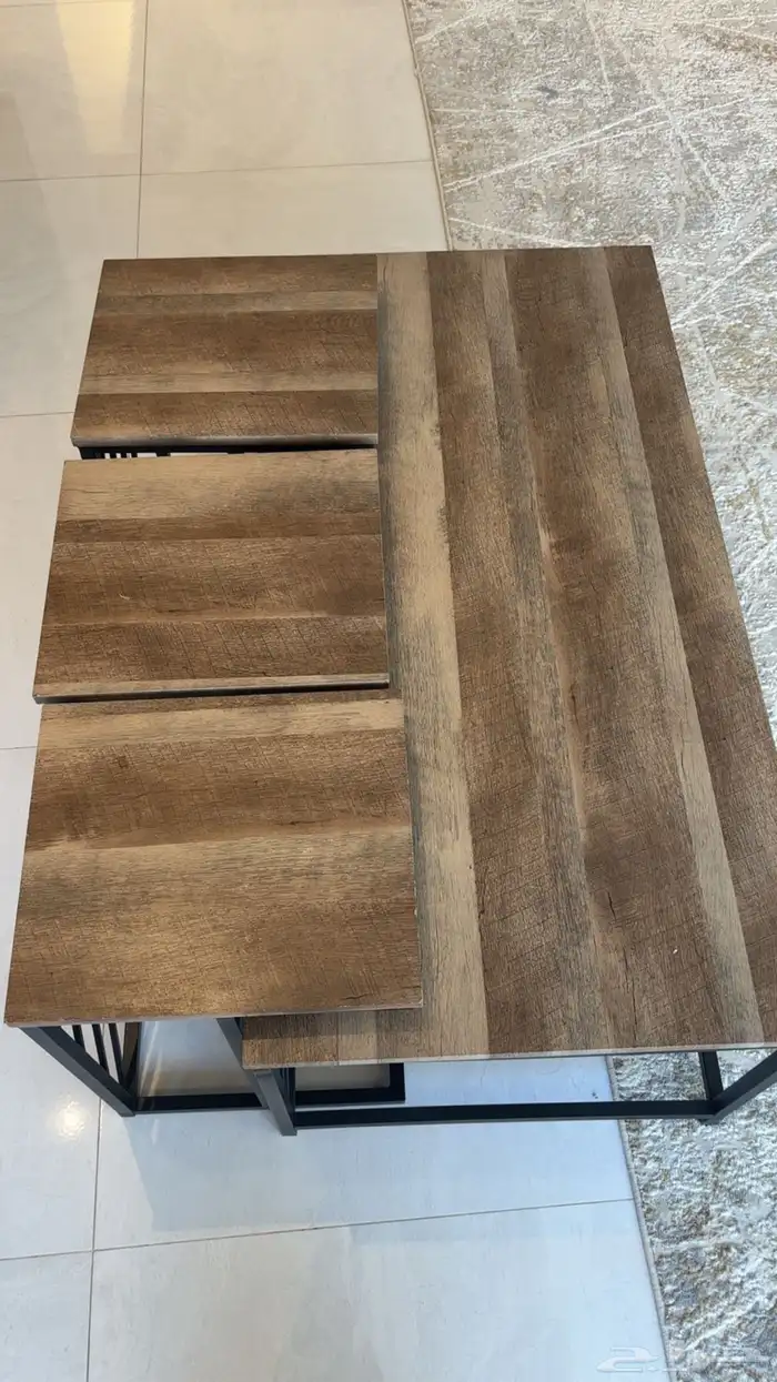 طاوله خشبيه مع ثلاث طاولات خدمه 1