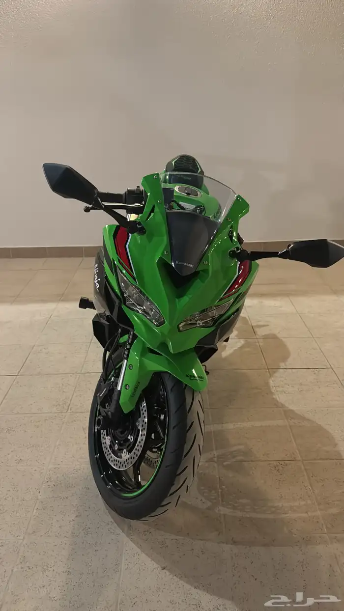 دباب ريس شبه جديد Kawasaki Ninja ZX4RR 1