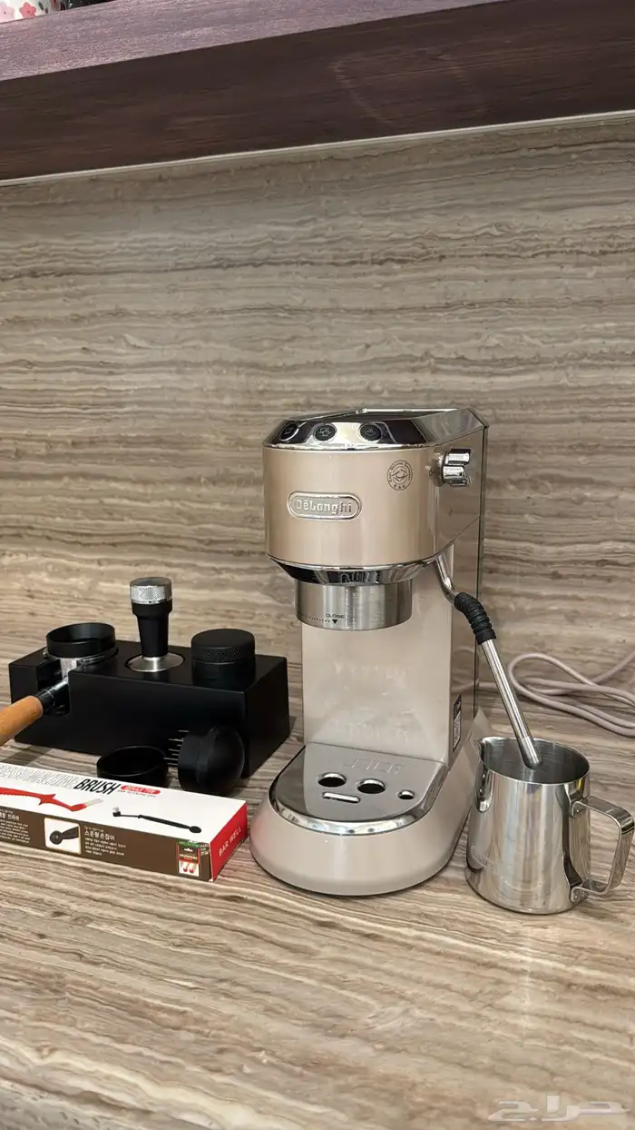 مكينه قهوه ماركه ديلونجي مع الملحقات 8