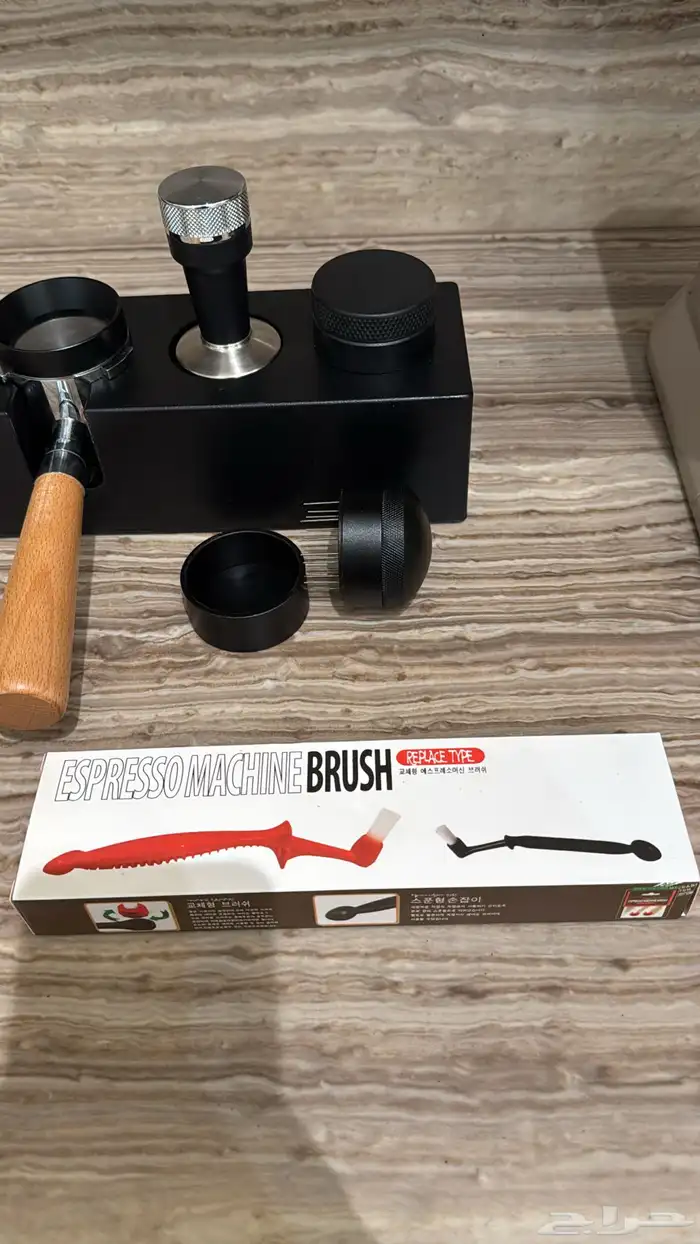 مكينه قهوه ماركه ديلونجي مع الملحقات 3