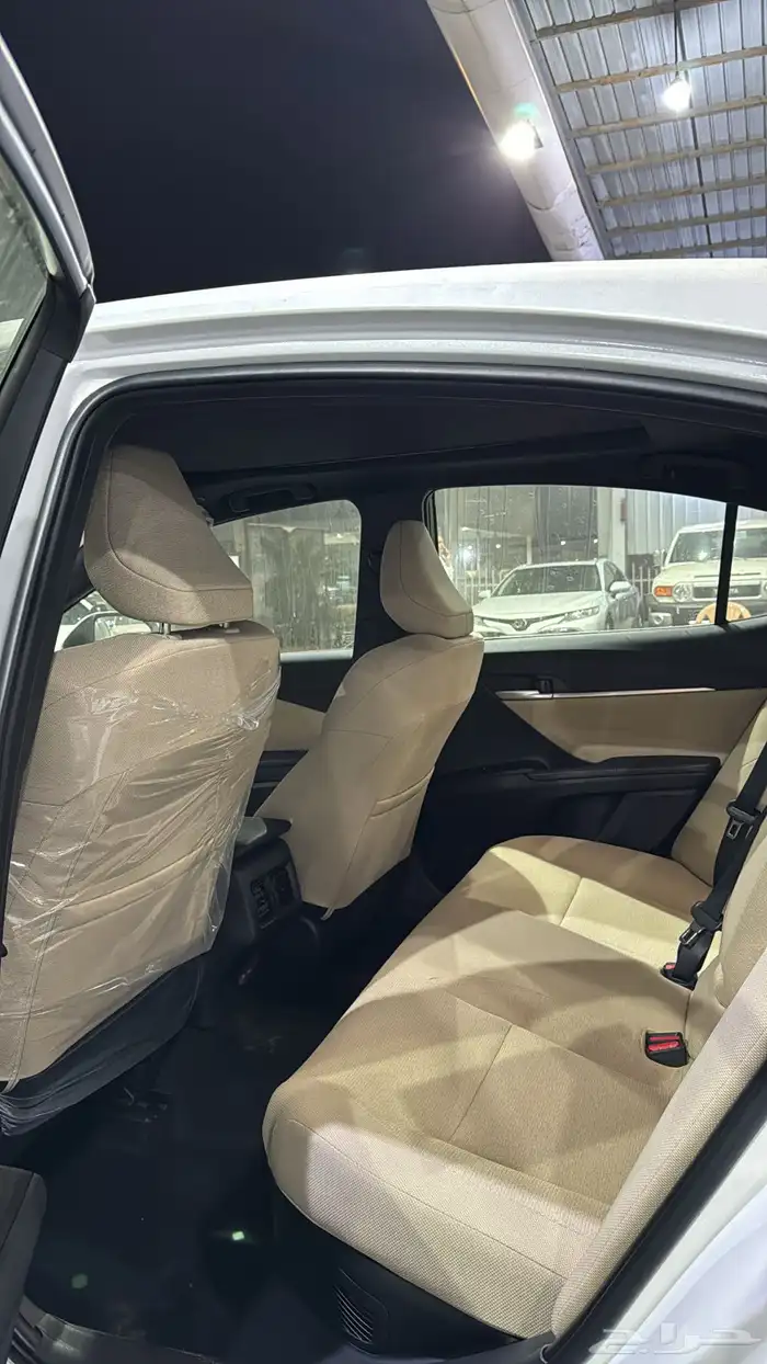 تويوتا كامري 2025 هايبرد فئة LE بانوراما سعودي ابيض لولوي 4