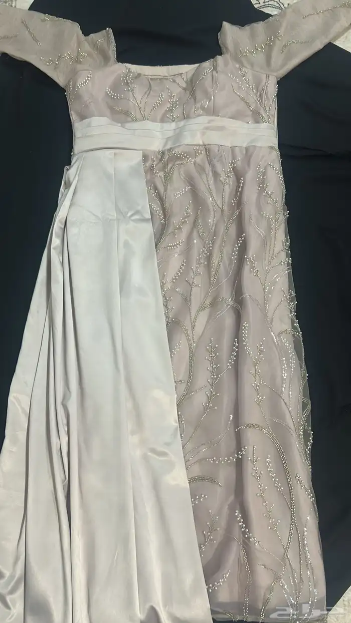 فستانين و طاوله للبيع مستعمله 2