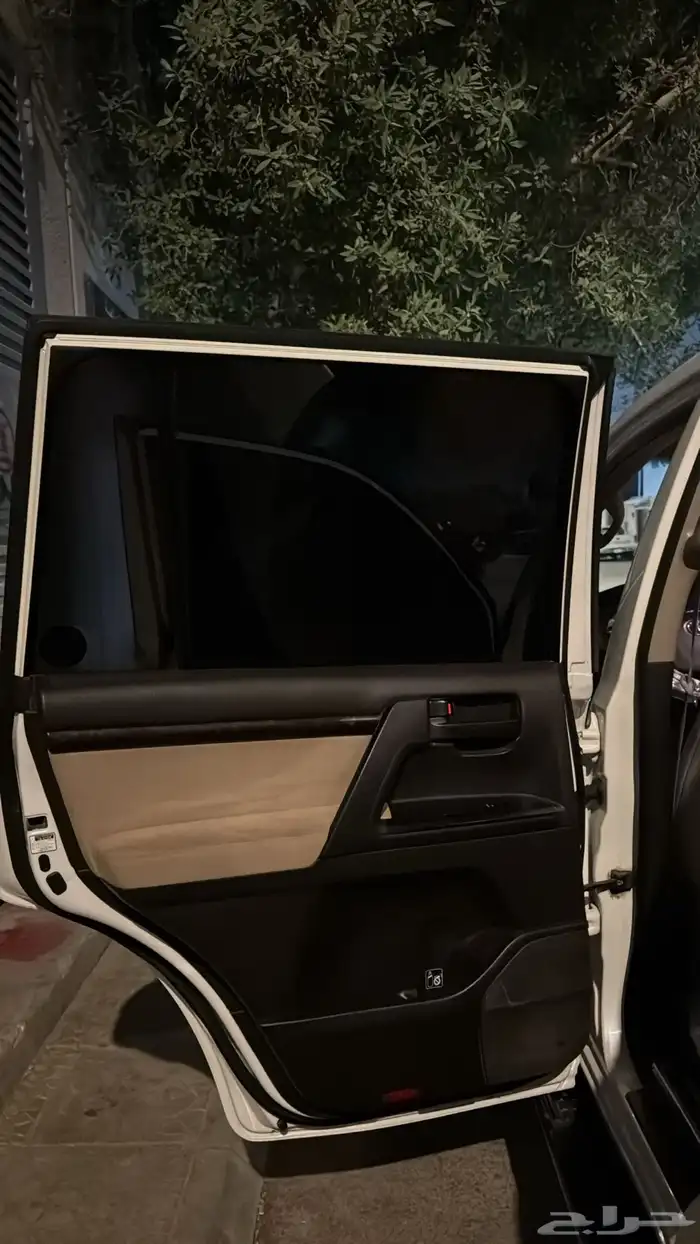 جيب لاندكروزر 4