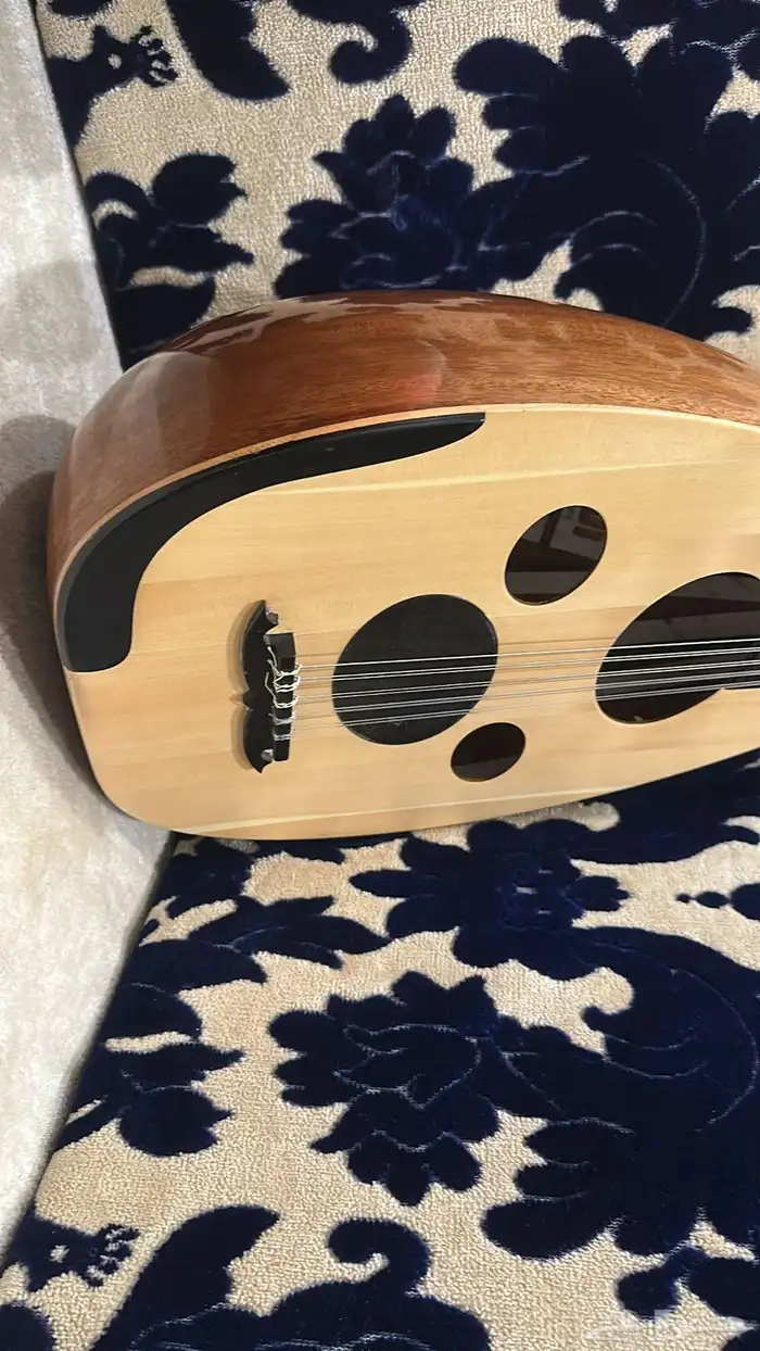 اله عود موسيقي 2