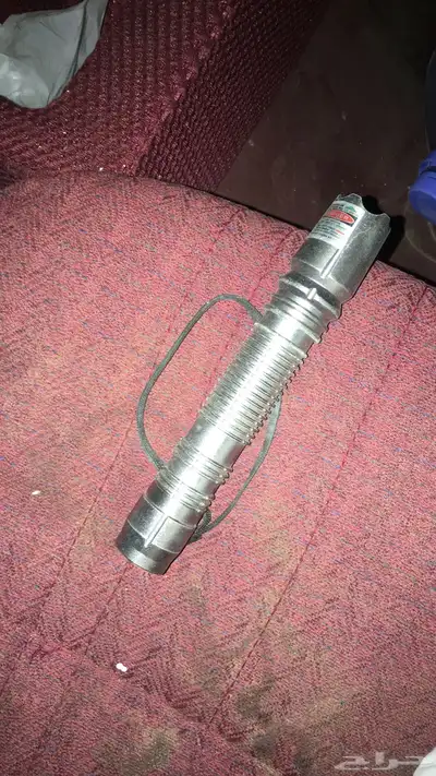 ليزر اخضر زر التشغيل خربنا ويبغاله حجر index