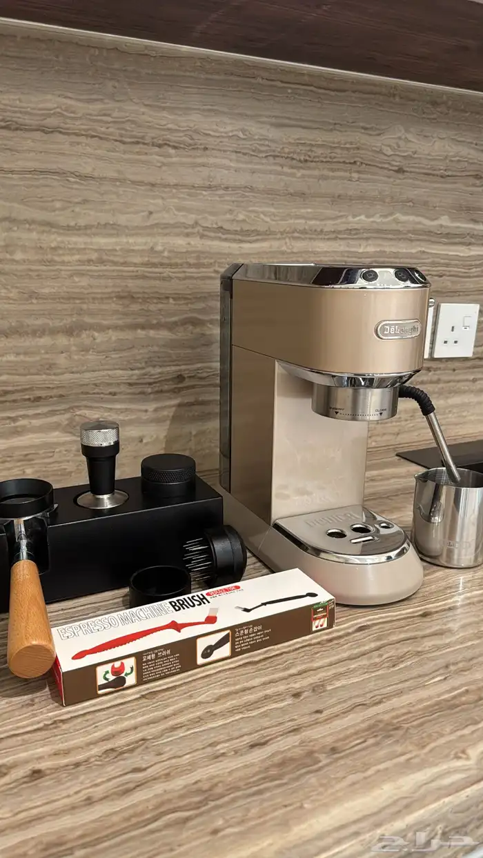 مكينه قهوه ماركه ديلونجي مع الملحقات 7