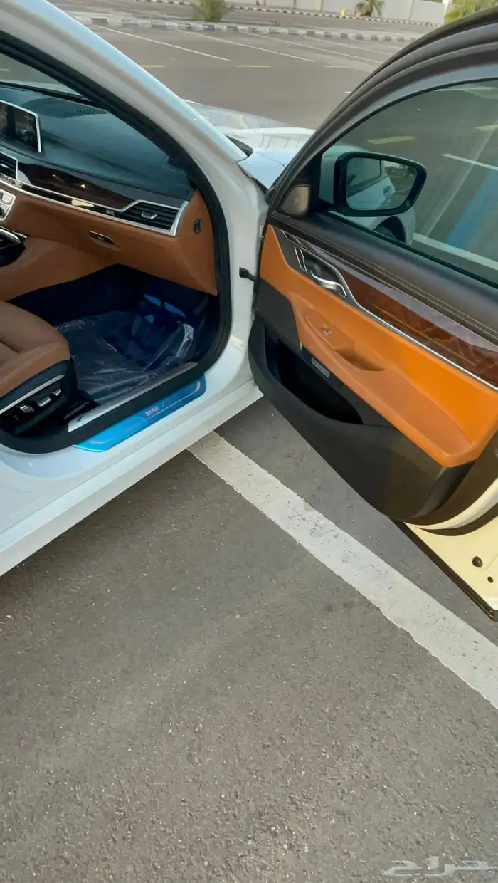 بي ام دبليو2017 فل كامل اعلى مواصفات740الموقع بريده 40