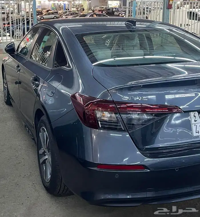 هوندا سيفك LX موديل 2025 عداد قليل جدا 5