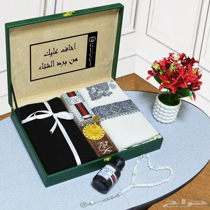 محتويات الصندوق ما يلي  صندوق أخضر  صندوق هدايا أنيق باللو 8