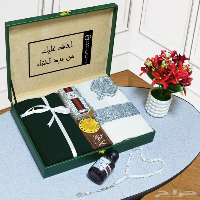 محتويات الصندوق ما يلي  صندوق أخضر  صندوق هدايا أنيق باللو 1