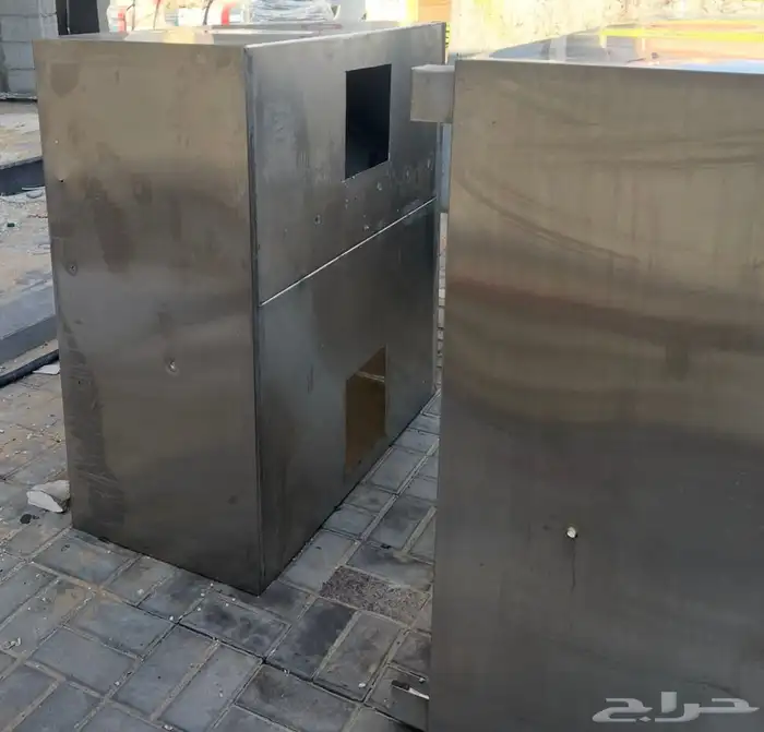 مدخنه ستيل 304 طول مترين ب متر والثانية طول متر ب متر فيها 2