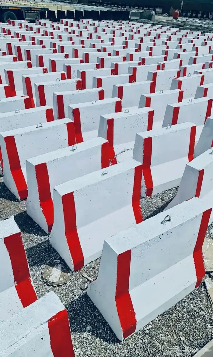 حواجز خرسانية مناهيل 9