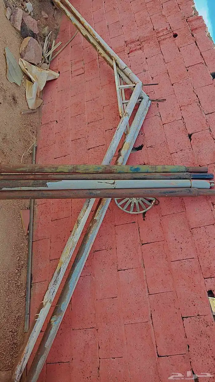 للبيع حديد خيمة أعمدة عدد4 وانطرة لسقف عدد 3 على السوم 1