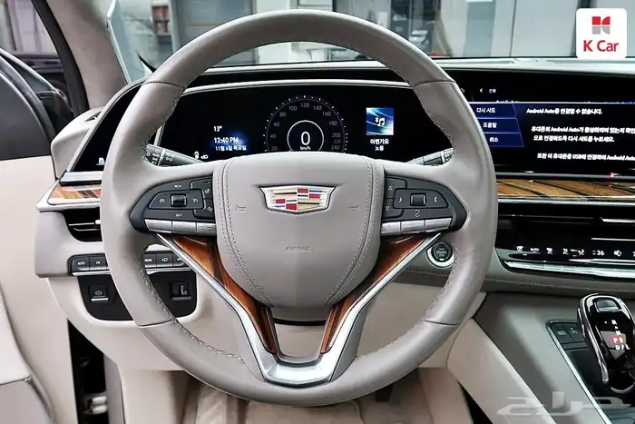 اسكاليد موديل 2023 لون اسمنتي داخلي اوف وايت سبورت بلاتينيوم 14