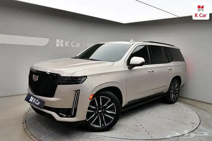 اسكاليد موديل 2023 لون اسمنتي داخلي اوف وايت سبورت بلاتينيوم 6