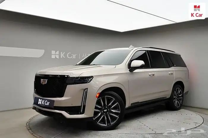 اسكاليد موديل 2023 لون اسمنتي داخلي اوف وايت سبورت بلاتينيوم 2