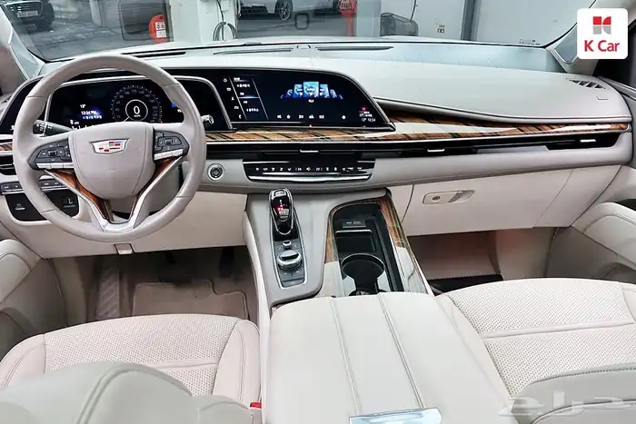 اسكاليد موديل 2023 لون اسمنتي داخلي اوف وايت سبورت بلاتينيوم 8