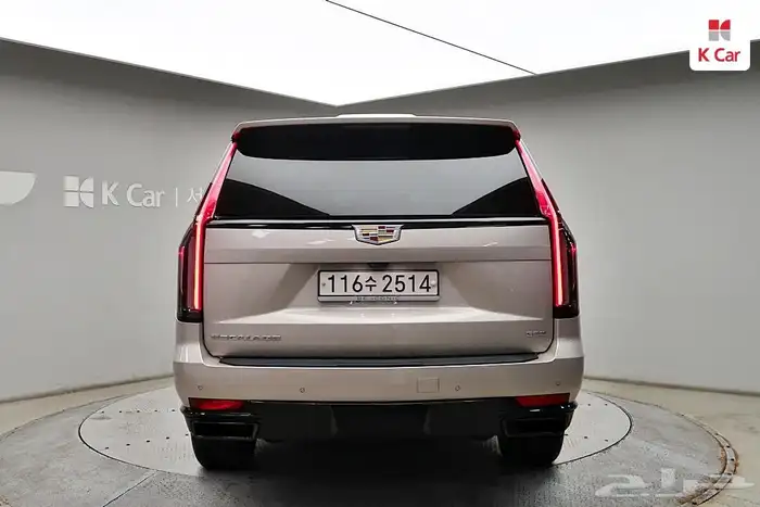 اسكاليد موديل 2023 لون اسمنتي داخلي اوف وايت سبورت بلاتينيوم 5