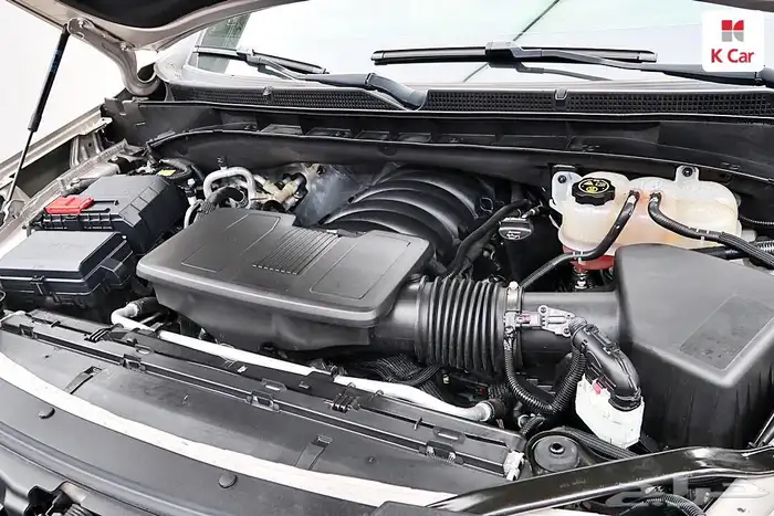 اسكاليد موديل 2023 لون اسمنتي داخلي اوف وايت سبورت بلاتينيوم 23