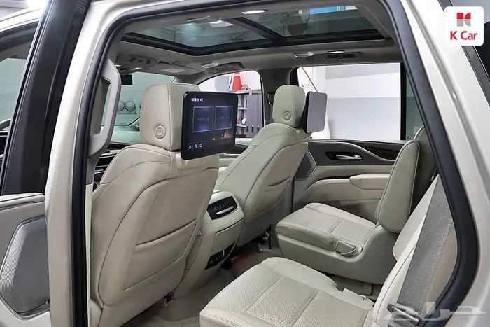 اسكاليد موديل 2023 لون اسمنتي داخلي اوف وايت سبورت بلاتينيوم 11