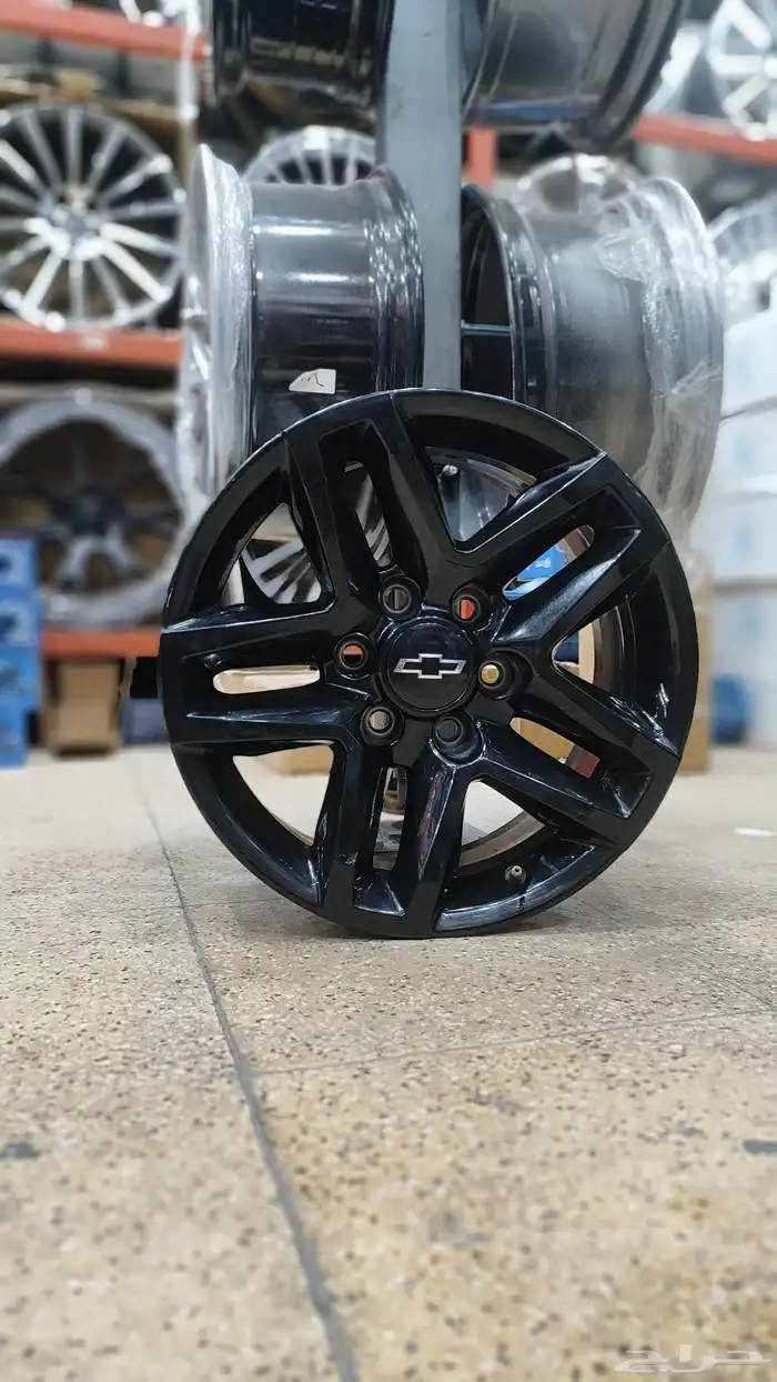 جنوط سلفرادو تريل بوس 2023 مقاس 18 اصلي 1