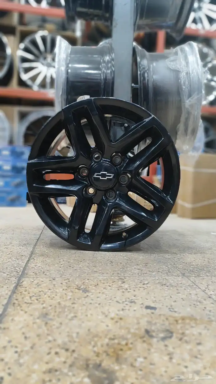 جنوط سلفرادو تريل بوس 2023 مقاس 18 اصلي 2