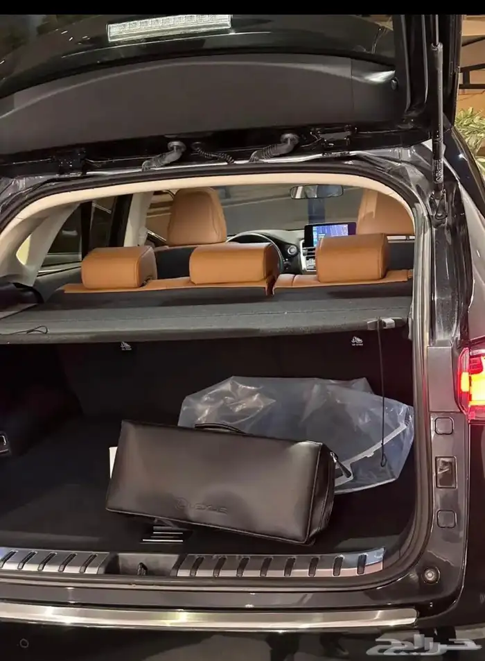 سياره لكزس 2