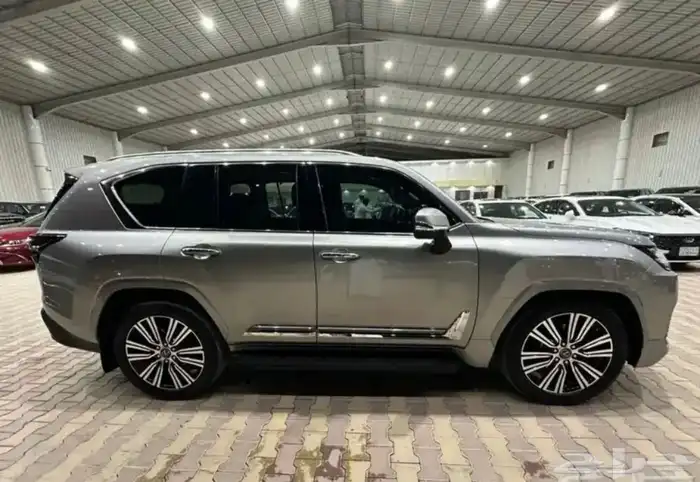 لكزس LX600 موديل 2022 فل كامل BB نظيف جدآ 3
