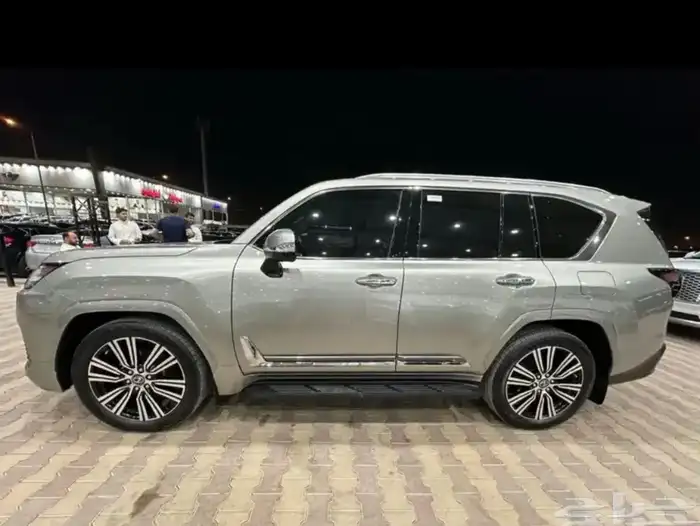 لكزس LX600 موديل 2022 فل كامل BB نظيف جدآ 4