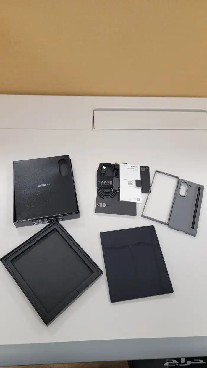 Samsung Galaxy Z Fold 6 256GB good as new 2