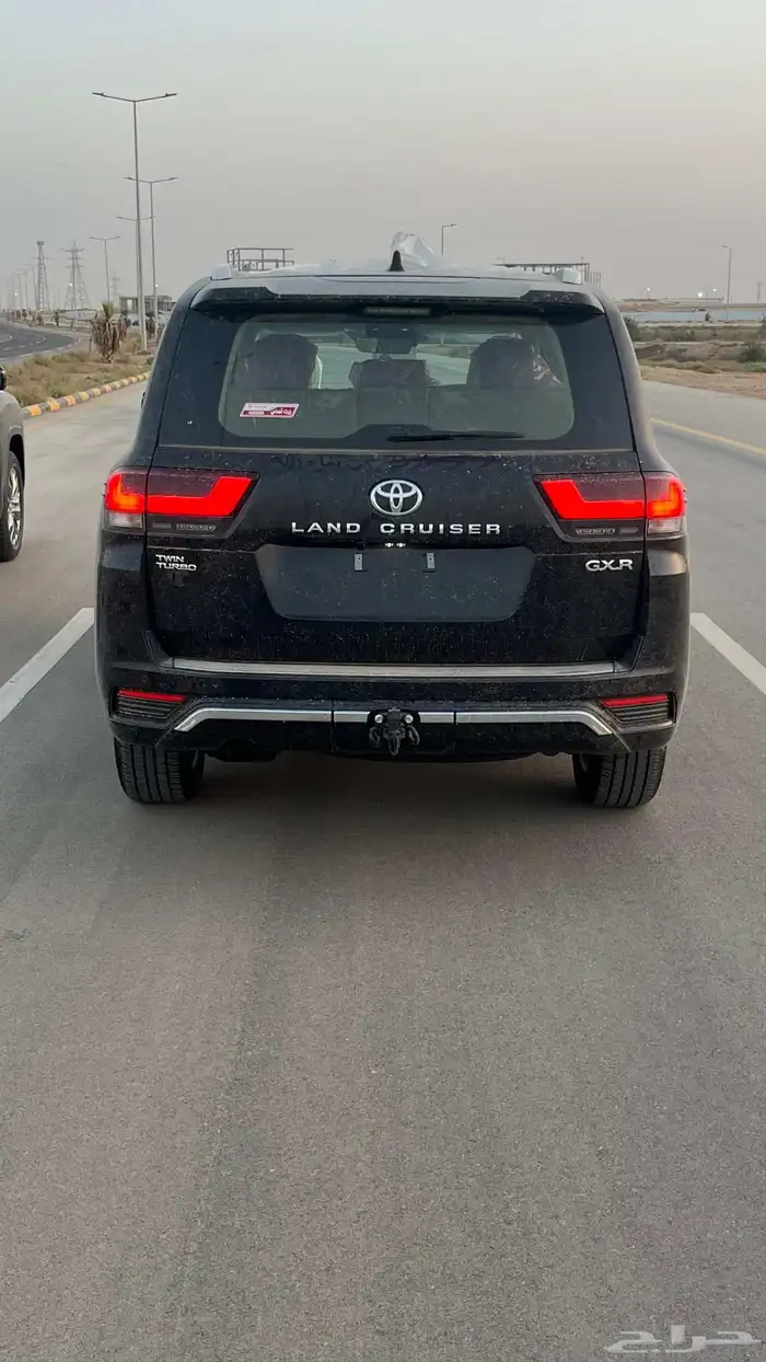 تويوتا لاند كروزر GXR 4 بنزين 2025 ابيض واسود 4