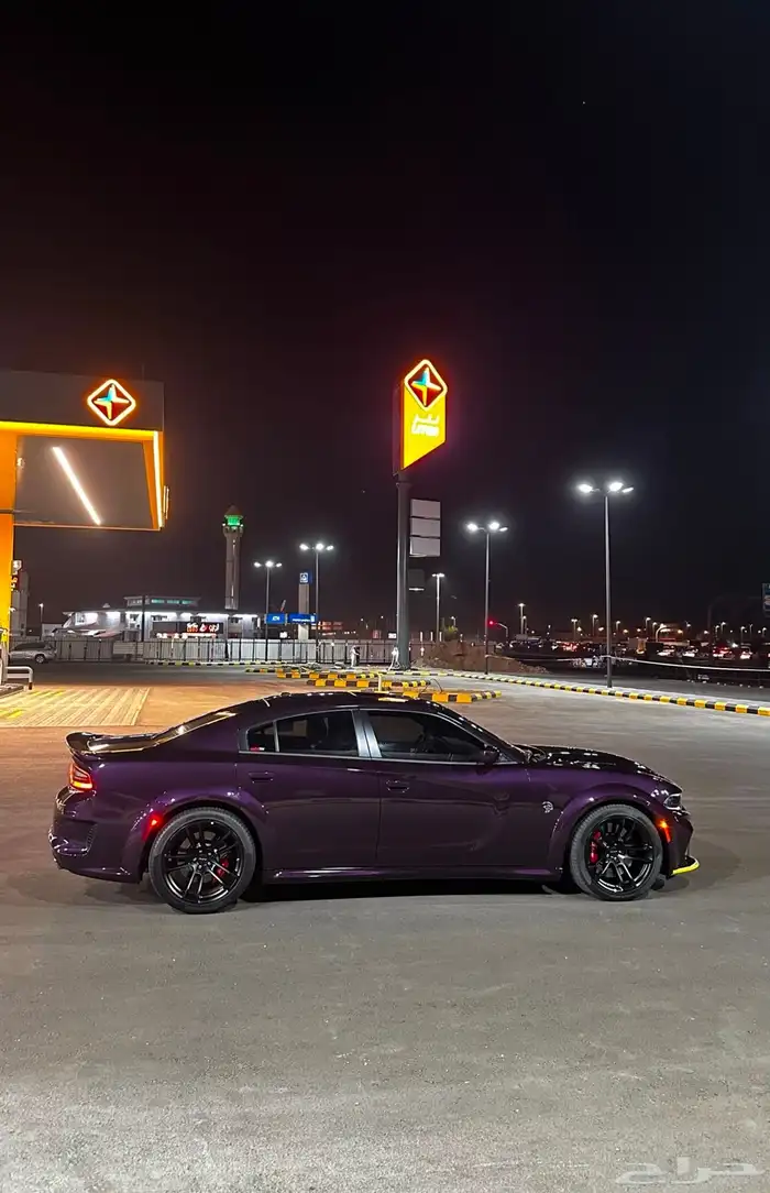 تشارجر هيلكات وايد بدي2022الوحيده بالمملكه باللون شبة اصفار 8