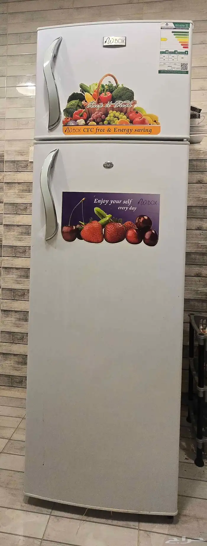 ثلاجة متوسطة الحجم للبيع 1